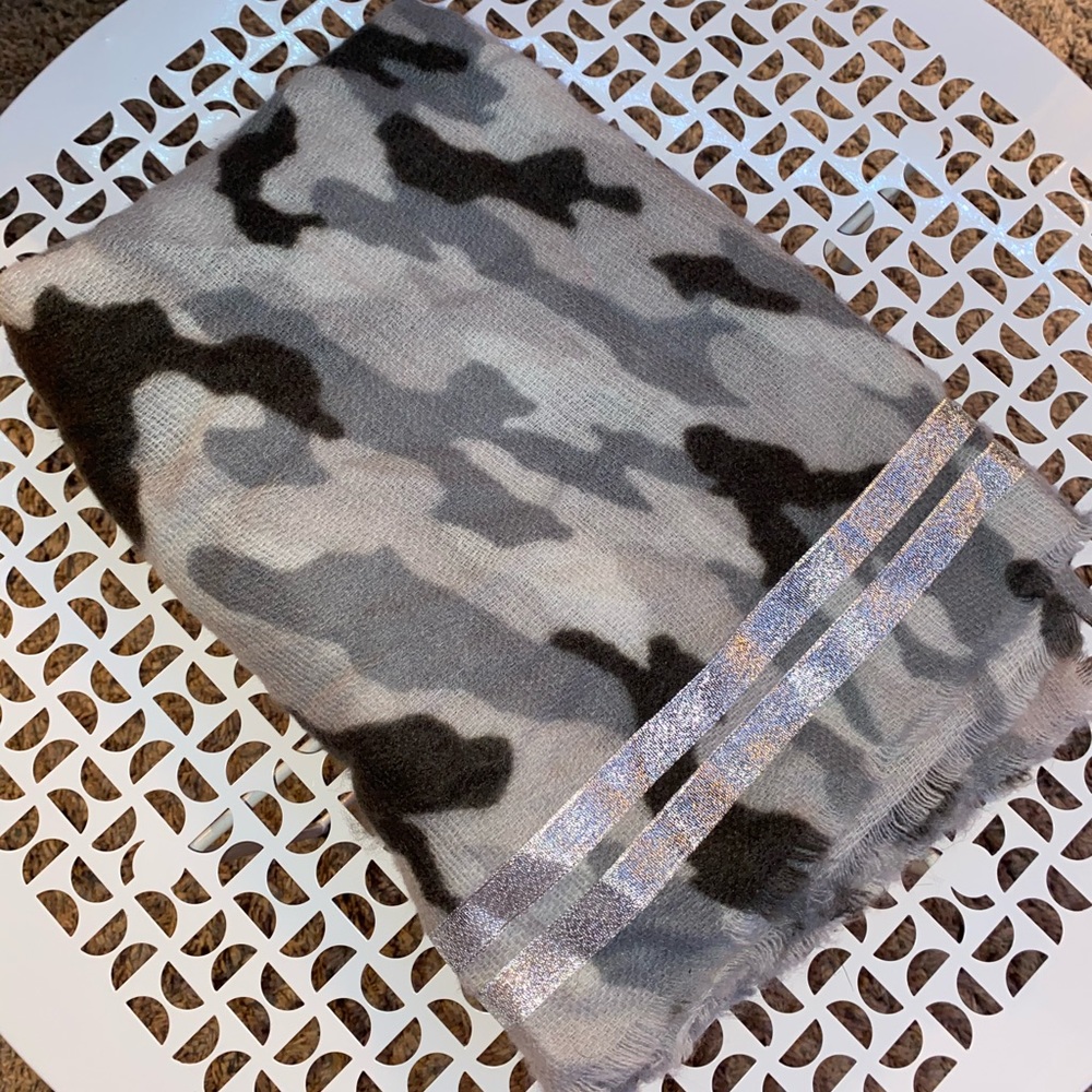 Aerie camo scarf